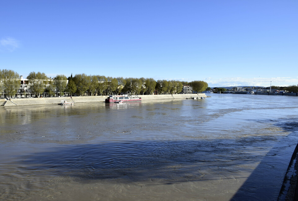 Arles - Le Rhône au pont de Trinquetaille