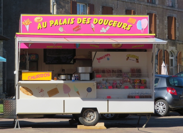  Le premier marché artisanal de Coulmier le Sec a eu lieu samedi 2 juillet....