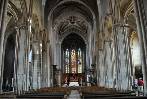 L'Eglise Saint Michel ...........qui après l'Eglise Notre dame et la Cathédrale St Benigne est une des plus belle