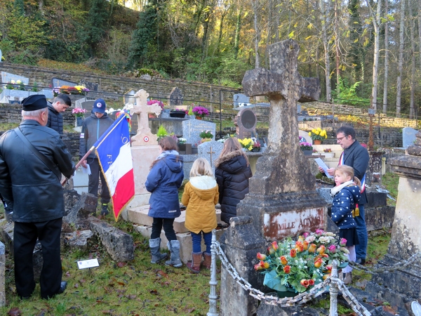 La cérémonie du 11 novembre 2021 à Saint Marc sur Seine nous a fait découvrir de belles tombes rénovées avec l'aide du Souvenir Français