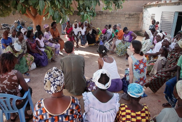 Réunion avec les femmes africaines bénéficiaires du projet - Afrika Tiss