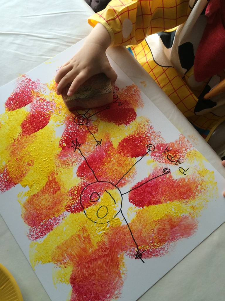 Peinture à l'éponge - Les Pious de Chatou (Assistante Maternelle Chatou