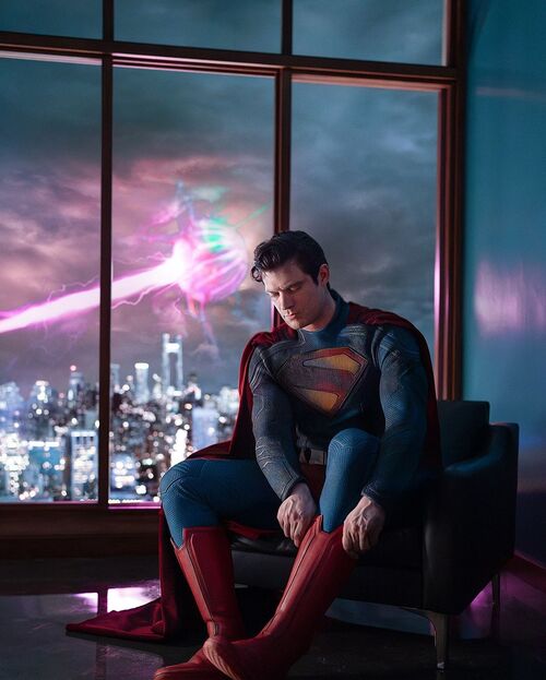 Le nouveau Superman de James Gunn se dévoile pour la première fois en costume