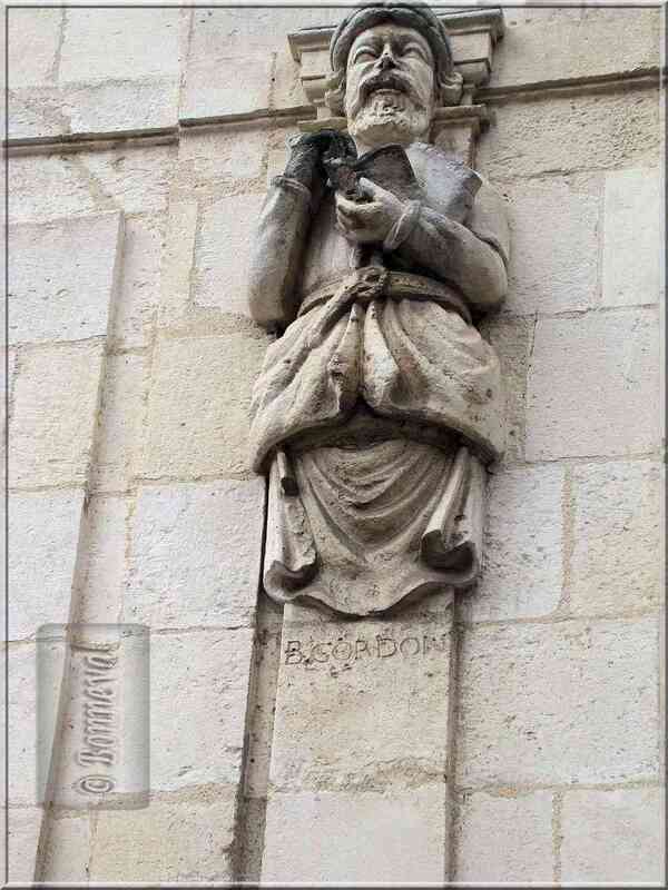 La Rochelle rue Nicolas Venette statue de Gordon