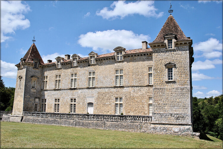 Photos de la façade du Château Royal de Cazeneuve