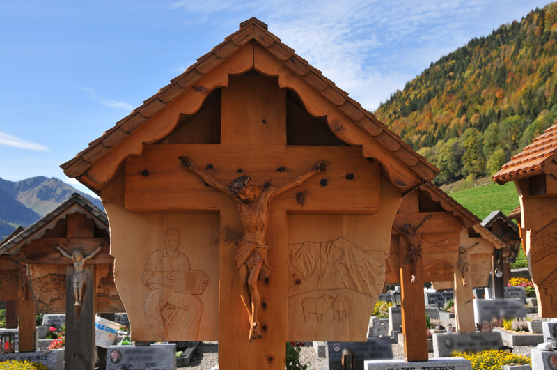 Le cimetière « en bois » de Jaun