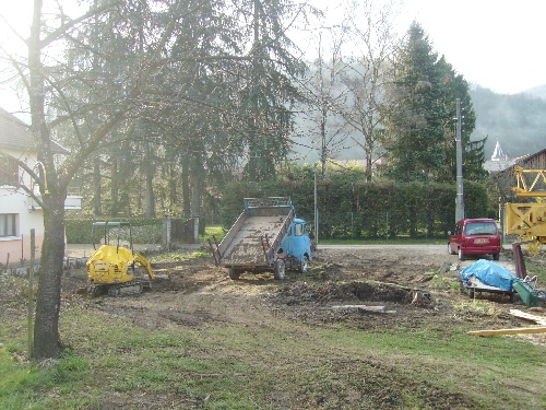 MISE EN PLACE DE LA GRUE ET DECAISSAGE