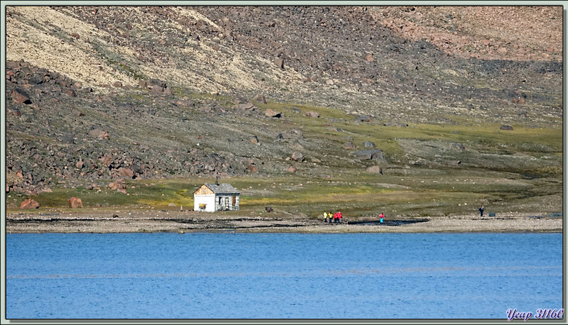 Après 3 heures de navigation, nous arrivons en vue de Craig Harbour (où nous allons débarquer) et de Smith Island - Terre d'Ellesmere - Nunavut - Canada