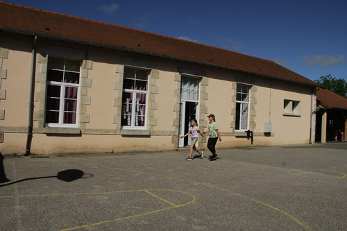 La cour de récréation c'est :