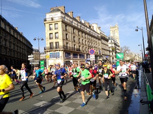 season marathon paris runners running   