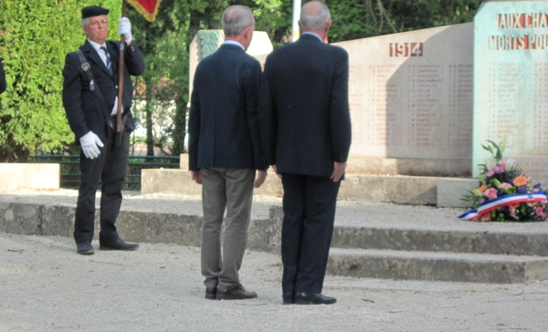 La cérémonie en honneur aux victimes de la déportation à Châtillon sur Seine, vue par René Drappier 