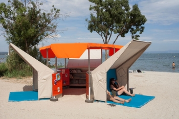 matali-crasset-bibliobeach-beach-library-france-designboom-01