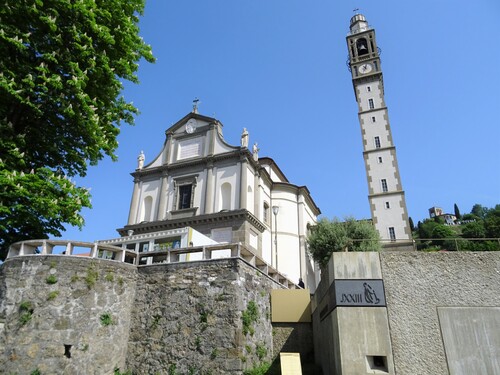 Autour de la basilique dédiée à Zean XXIII à Sotto il Monte en Italie (photos)