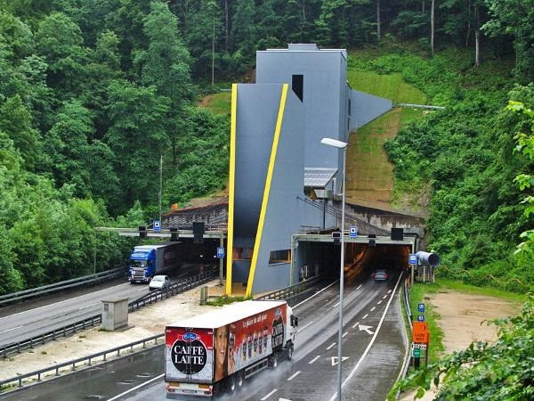 LES ROUTES HANTEES