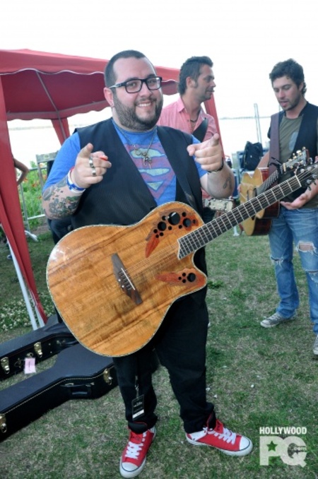 Jason en coulisse du spectacle bénéfice pour le Lac Mégantic à Lavaltrie