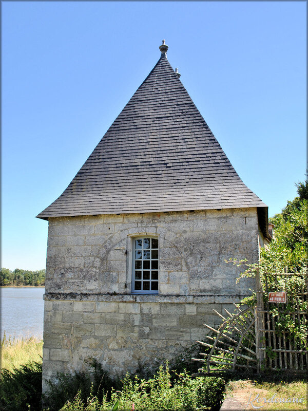 Petit pavillon du château de Vayres (Gironde)