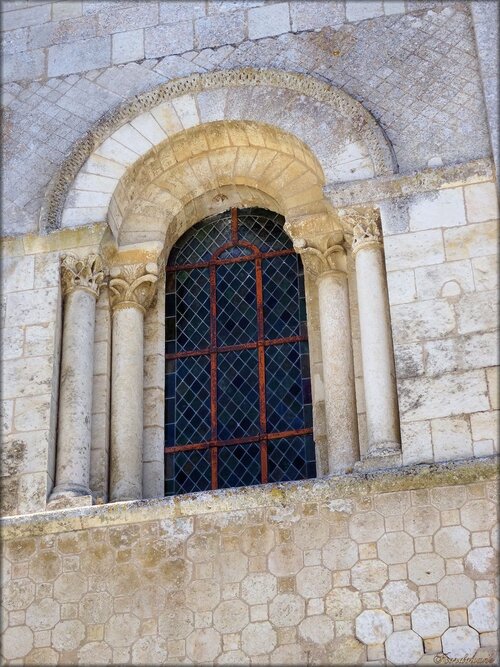 Arcatures du portail de l'église Saint-Vincent