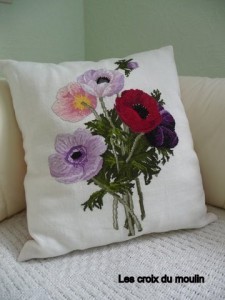 Coussin bouquet d'anémones (2)