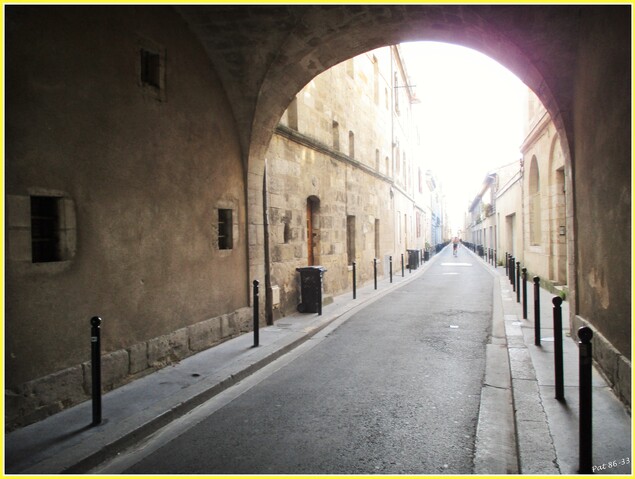 l'entrée sous porche de la rue Barreyre