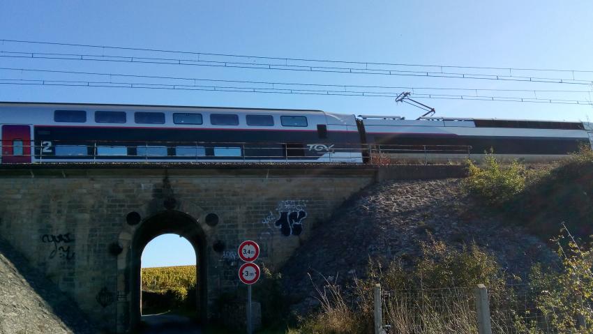 ces petits viaducs que l'ont trouve encore ou passe les trains,il faut qu'ils soit solides