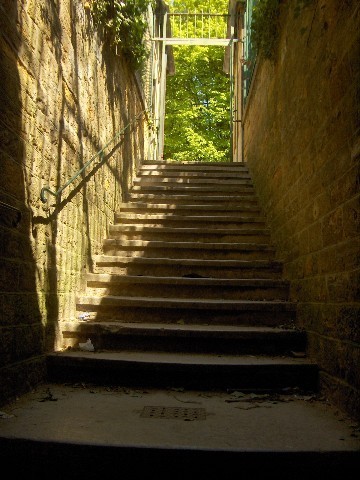 Escalier-dans-le-mur-de-fortification.jpg