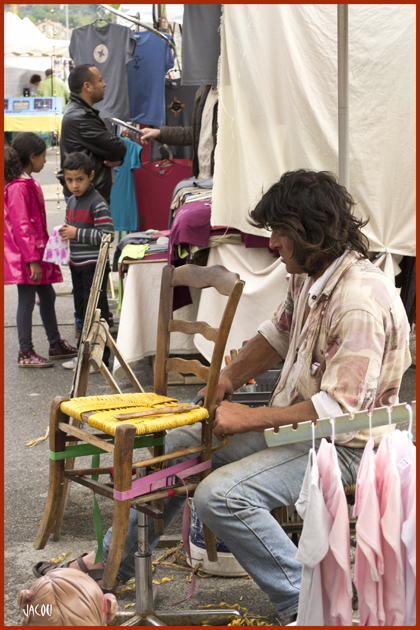 - Rempailleur de chaises au boulot