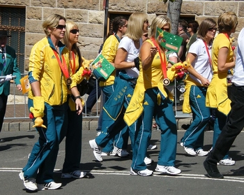 1024px-2008_Summer_Olympics_Australian_Parade_in_Sydney_-_Women's_softball_team