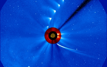 la comète Ison passe près du soleil ( 2 dec)