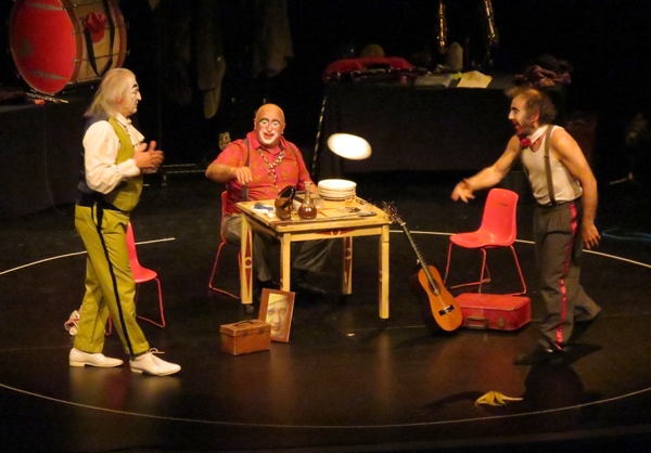 Les "Trois clowns" de la compagnie Les bleus de travail ont bien amusé les Châtillonnais  au Théâtre Gaston Bernard