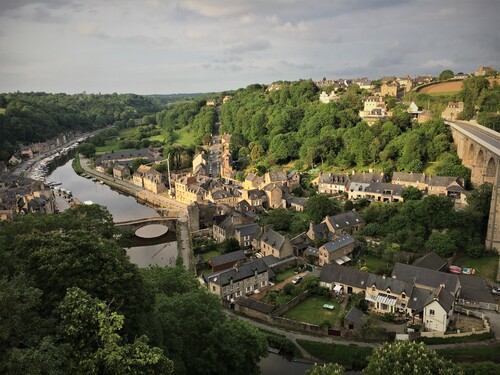 - Pour qui souhaite visiter ou regarder le port de Lanvallay autrement...