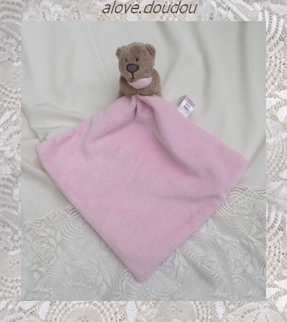 Doudou Ours Assis George Clothing Peluche Marron Mouchoir Rose