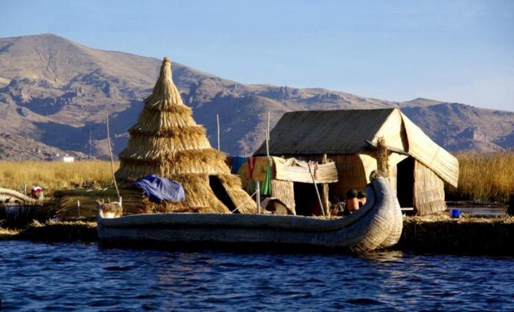 Images du monde : Les îles flottantes du lac Titicaca 
