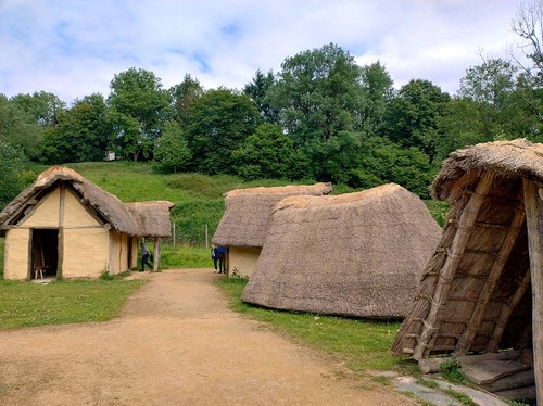 Visite du centre historique du Mont Cornu à Montcornet (France)