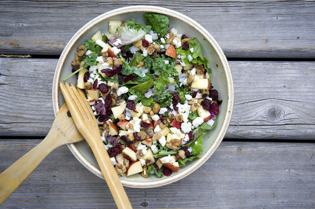 Trucs et astuces pour transformer une salade en un repas complet