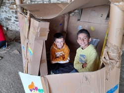 maternelle CE2 et CM : une cabane en carton