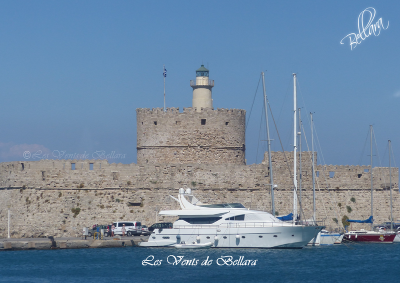 La ville de Rhodes - Côté port - 1