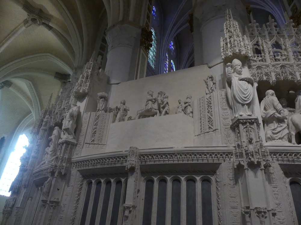 CHARTRES  -  LE TOUR DU COEUR ET LES VITRAUX