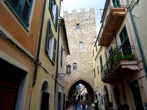 Promenade dans Noli, Côte Ligure, en Italie (photos)