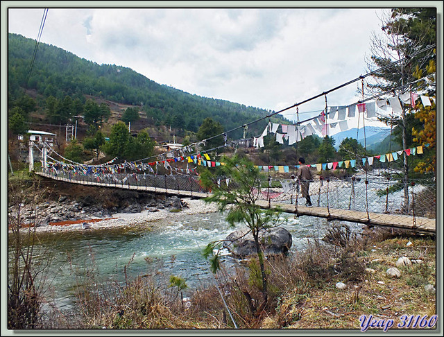 Blog de images-du-pays-des-ours : Images du Pays des Ours (et d'ailleurs ...), Pont suspendu (+ Vidéo de la traversée en cliquant sur la photo) - Jakar - Bumthang - Bhoutan