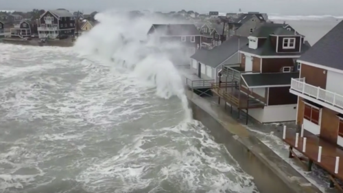 SCITUATE (Mass,USA) Drone Shots of Massive Waves Crash Into Homes (Documentaires)