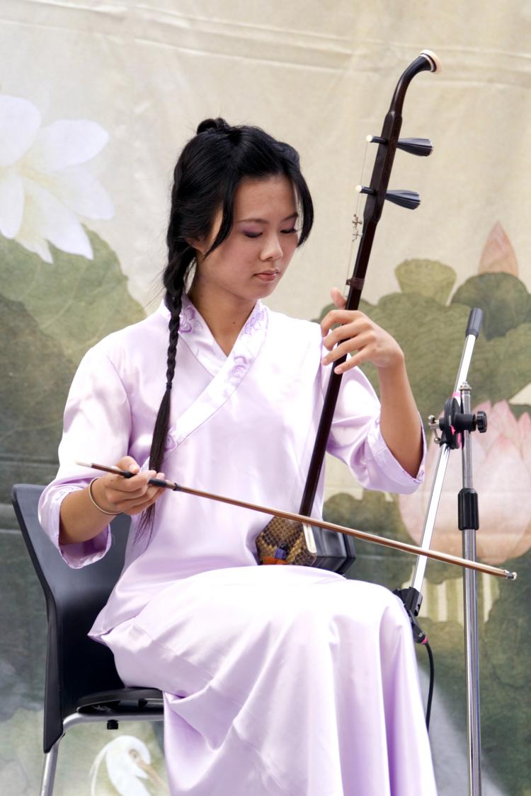 ERHU: Sound is produced by the bow's hair played on the strings. (Renjiun Wang/The Epoch Times)