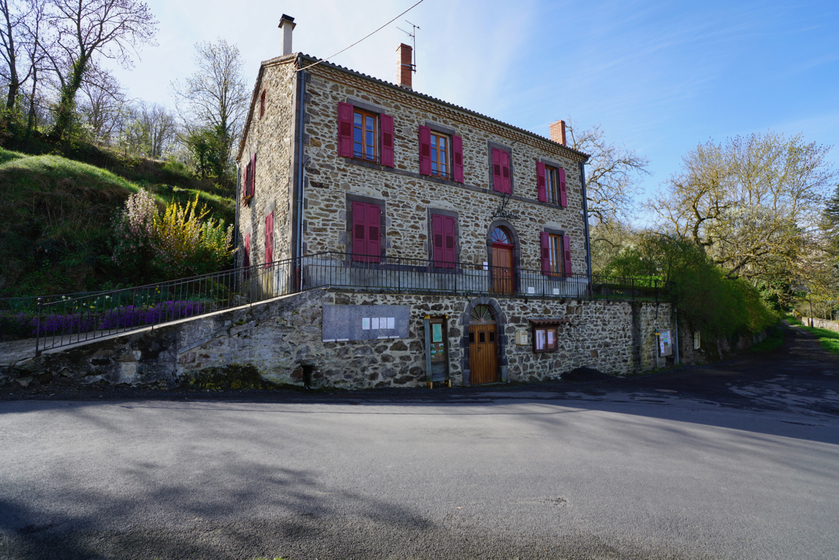 La mairie à l'heure d'été - Mairie de Saint-Ilpize