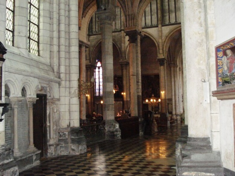 Sérénité cathédrale Saint-Omer.