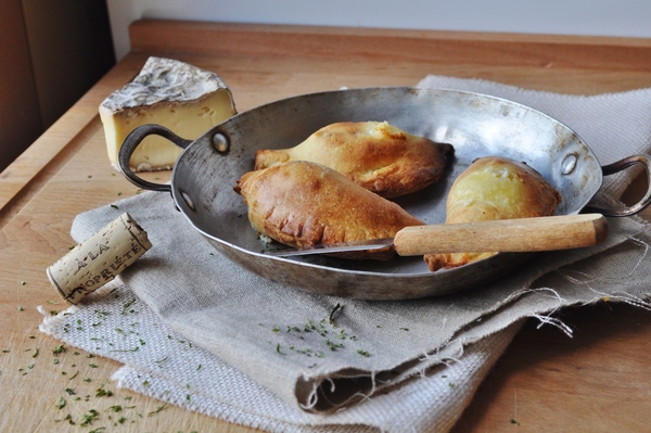 Chaussons briochés aux trois fromages (ricotta, beaufort et comté)