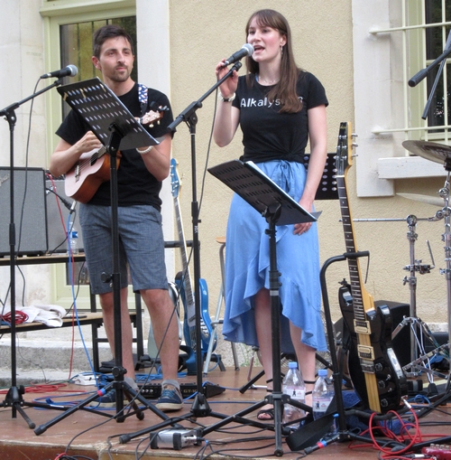 ALKALYSIUM, un jeune groupe musical Pop Rock talentueux a ravi les Châtillonnais en concert au jardin de la Mairie !