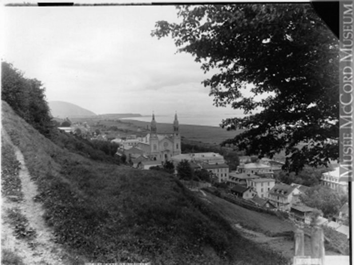 Moment de nostalgie avec cette photo de Sainte-Anne-de-Beaupré vers 1895.