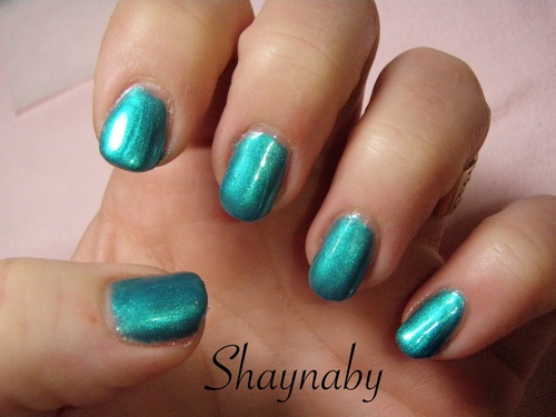 Swatch Timely Turquoise de Maybelline