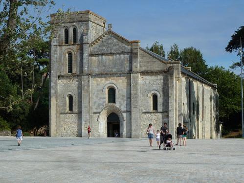 File:Basilique N.D. de la fin des terres.JPG