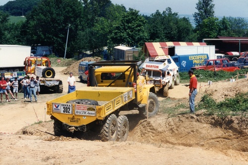 Camions tout terrain à Montesquieu Volvestre,automne 1994.