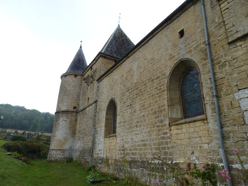 Villazes avec églises fortifiées dans les Ardennes (photos)